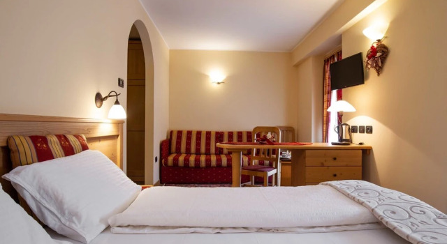 Полулюкс Hotel Astoria