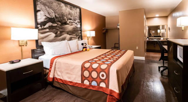 Super 8 by Wyndham Anaheim/Disneyland Drive