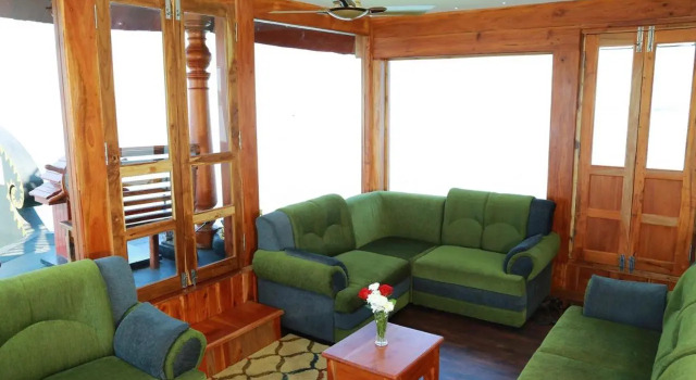 Niche Stays Luxury Houseboats