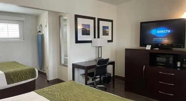 Четырёхместный номер Deluxe Hi View Inn & Suites