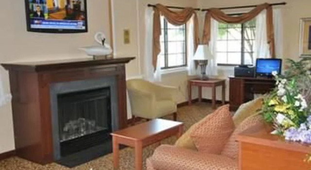Четырёхместный номер Standard Best Western Denton Inn