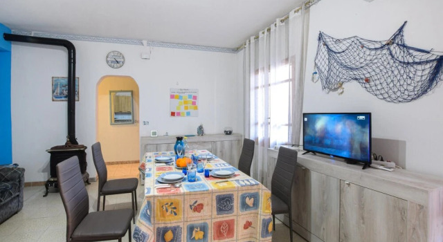 Stunning Home in San Teodoro With Wifi and 2 Bedrooms