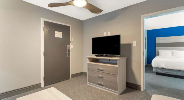 Четырёхместный люкс Best Western Plus Cleveland Inn & Suites