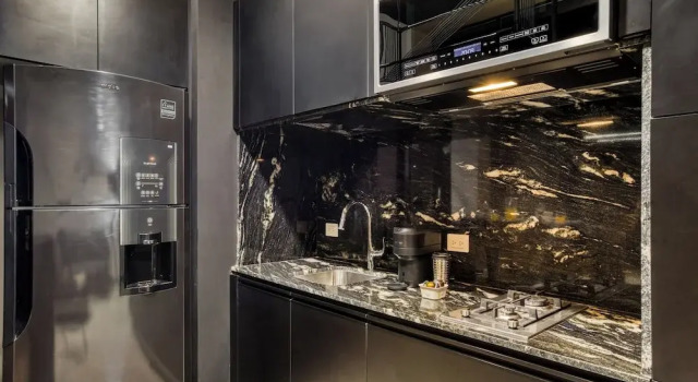 Апартаменты Downtown Designer Apartments by ULIV