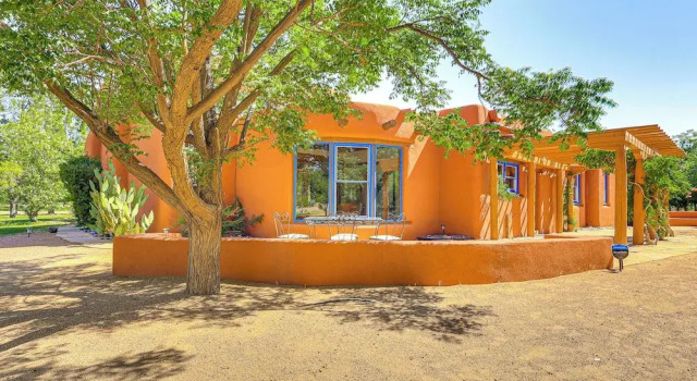 Коттедж Las Cruces Santa Fe-style Adobe Home on 6 Acres!