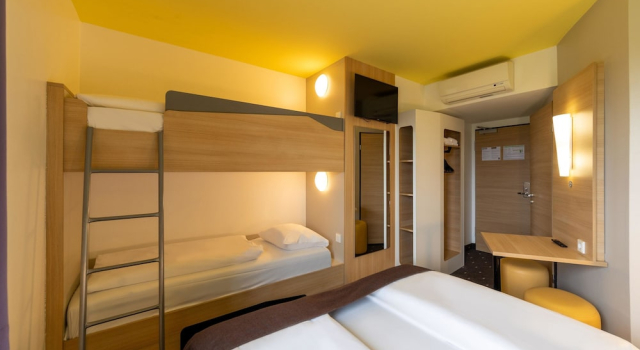 Четырёхместный номер Standard B&B Hotel Oberhausen am Centro