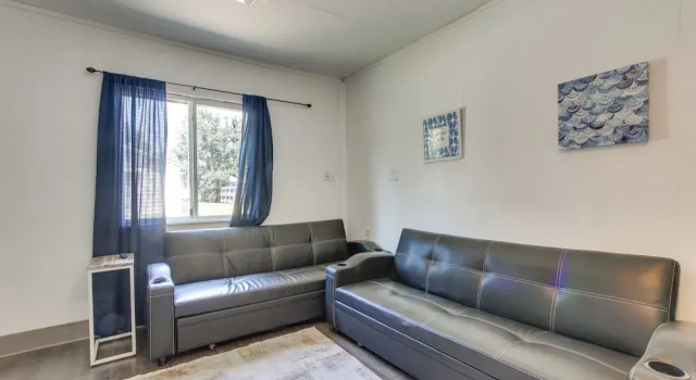 2 Mi to Long Beach Waterfront! Convenient Studio, Забронировать Апартаменты/квартира Лонг-Бич Миссисипи - побережье, рядом с Long Beach WWII Battleship Guns