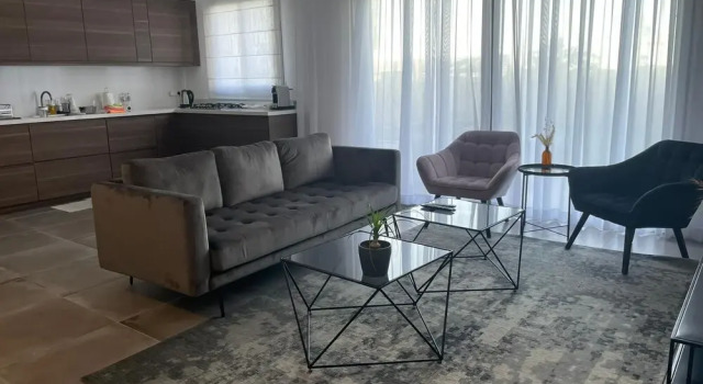 Deluxe Apartment with Private GardenArea, Забронировать Апартаменты/квартира Отели Нагария с бассейном, Бассейн