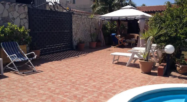 Villa con Piscina a Balestrate