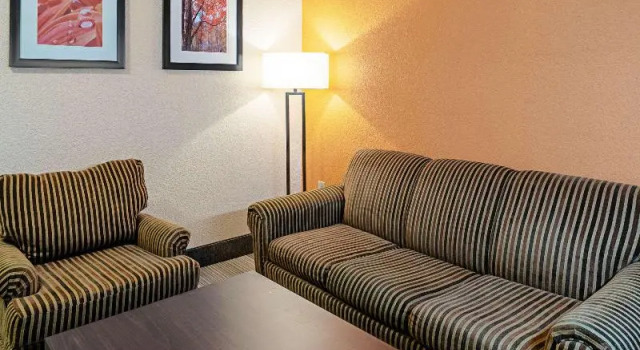 Люкс Quality Inn & Suites Robbinsville