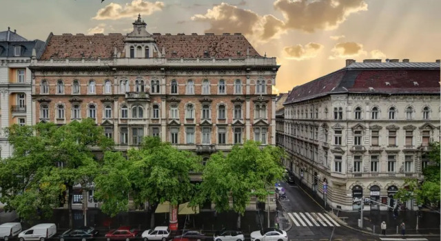 Апартаменты Heart of Downtown Apartment