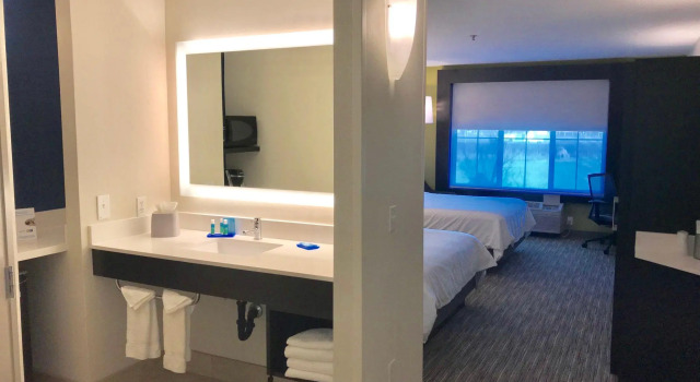 Четырёхместный номер Standard Holiday Inn Express & Suites Tracy by IHG