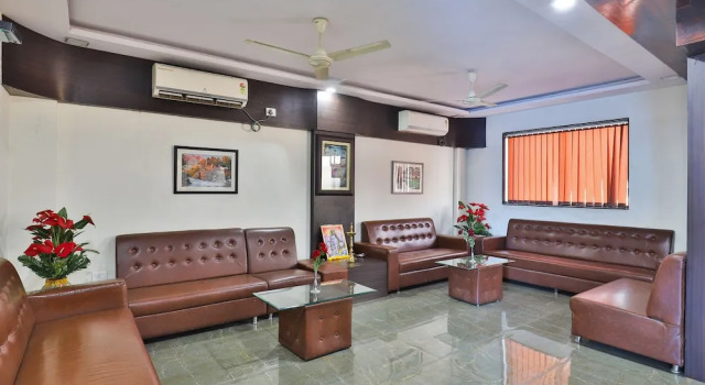 Oyo 24135 Hotel Anand Inn, Rezervasyon Otel Vapi Gujarat
