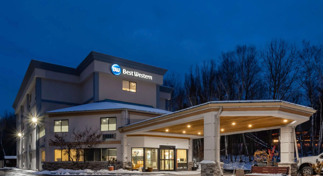 Best Western West Lebanon-Hanover Hotel, Varaa Hotelli Hotellit New England uima-altaalla, Uima-allas