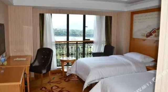 Vienna Hotel (Emei Mountain High Speed Railway Station), Prenota Hotel Hotel a Sichuan con parcheggio, Parcheggio