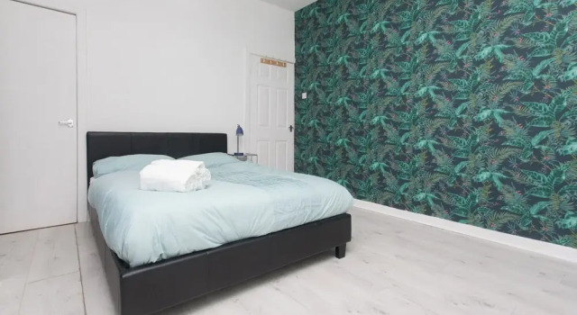 NEW Cosy 2BD Home Close To Centre Stoke On Trent, Забронировать Отель Сток-он-Трент Стаффордшир, рядом с Театр Regent