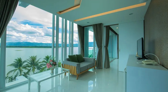 Люкс с балконом Phuglong Hotel