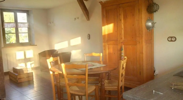 Chez les Goyp, Prenota Hotel Cosges Giura