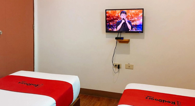 RedDoorz Plus at Balai Sofia Bed & Breakfast Batangas, Buchen Sie Hotel Talisay Provinz Batangas