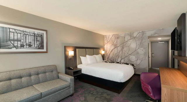 Номер Executive La Quinta by Wyndham Mobile