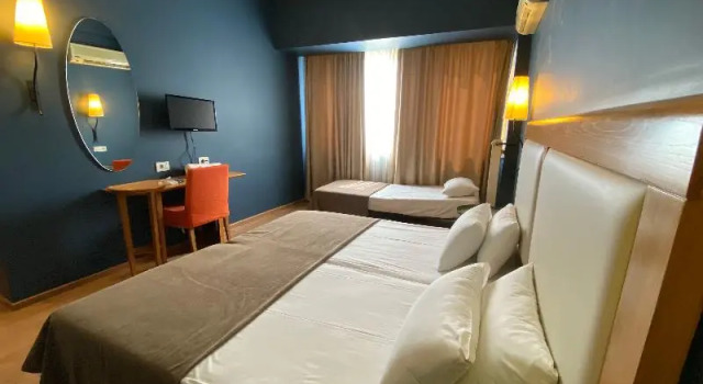 Трёхместный номер Standard с балконом Olympic Hotel