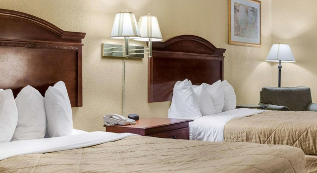 Четырёхместный номер Standard Econo Lodge Greenville