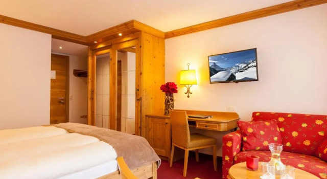 Двухместный номер Superior с балконом Hotel Holiday