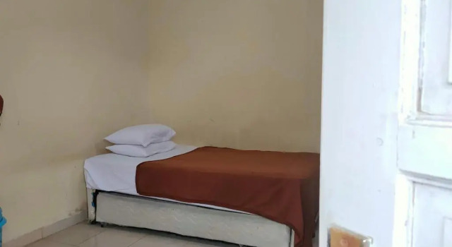 OYO 90090 Adhyaksa Syariah Guest House, Prenota Affittacamere Hotel a Sulawesi con parcheggio, Parcheggio