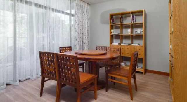 Люкс Deluxe Yijia Hot Spring Resort Hotel (Jiezi Ancient Town Shop)
