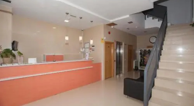 Hostal Via Láctea, Забронировать Хостел Бургос Burgos Province, рядом с Винный погреб Рафаэля Лопес-де-Эредия