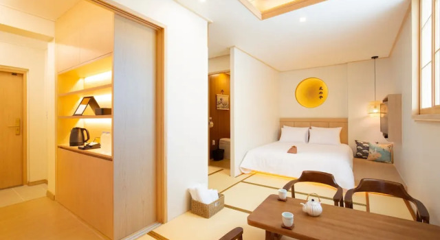 Двухместный номер Deluxe с балконом Tomonoya Hotel & Ryokan Daecheon