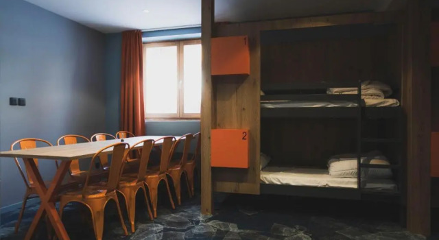 Кровать в общем номере Hotel Base Camp Lodge - Les 2 Alpes