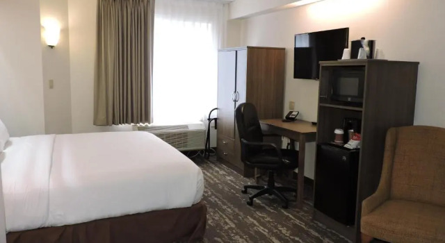 Номер Standard с видом на улицу Charlevoix Inn & Suites SureStay Collection by Best Western