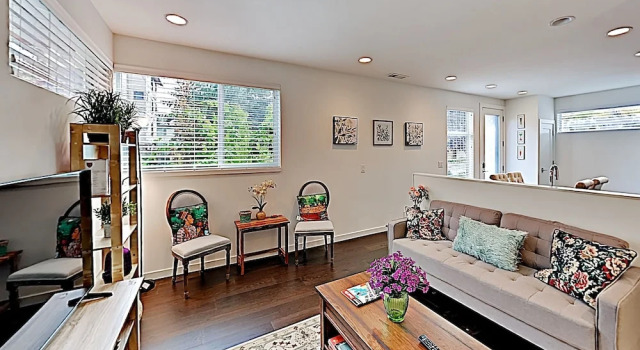 Chic Capitol Hill Townhome W/ Rooftop Deck & AC Townhouse, Забронировать Дом для отпуска Коттеджи Capitol Hill, Коттедж