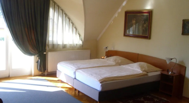 Двухместный номер Deluxe с балконом Barokk Antik Guest House