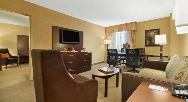 Люкс Crowne Plaza Denver International Airport