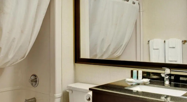 Четырёхместный номер Standard Цокольный этаж Comfort Inn Gatineau Centre