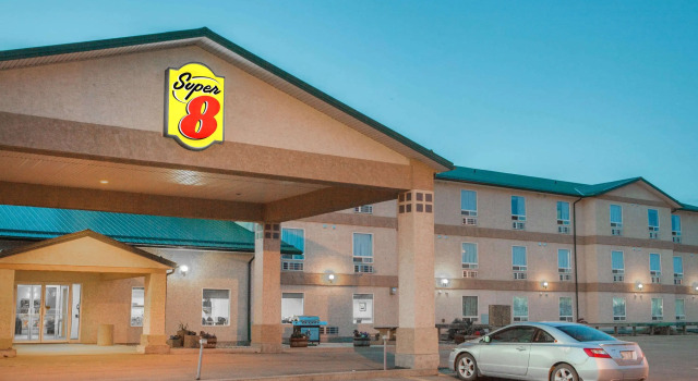 Super 8 by Wyndham Swan River MB, Book Inn Mini‑Hotels in Manitoba, Inn