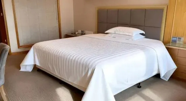 Номер Executive Huangmei Royal Hotel