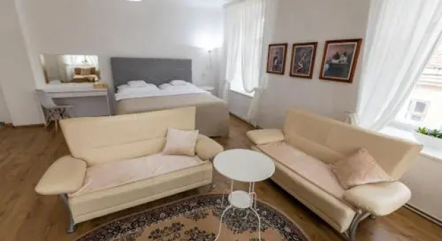 Palác Daun - Studio Apartments, Забронировать Апартаменты/квартира Отели Зноймо с завтраком, рядом с St. John of Nepomuk House, Завтраки