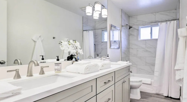 Коттедж Peaceful Windsor Retreat w/ Private Hot Tub