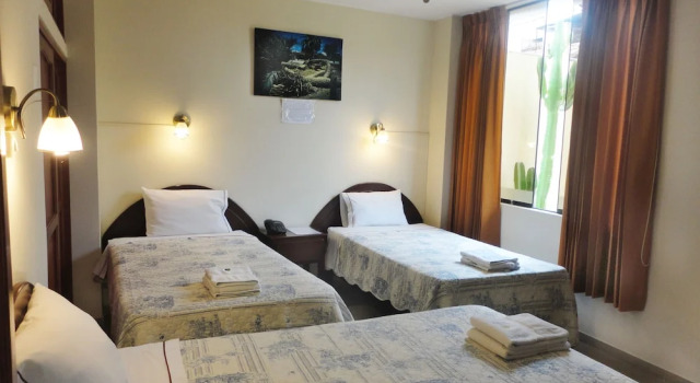 Standard Dreier Zimmer Hotel Torontel