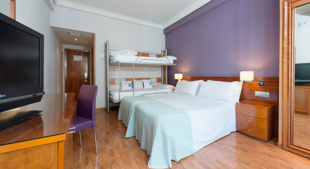 Номер Семейный Hotel Madrid Centro, Affiliated by Meliá
