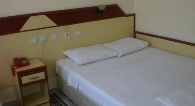 Трёхместный номер Standard с балконом Red Rose Hotel