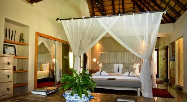Номер Standard с балконом Khaya Ndlovu Safari Manor