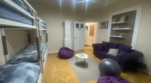 Кровать в общем номере с балконом FG Boutique Hostel