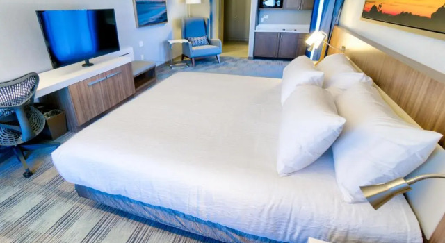 Номер Standard с балконом Hilton Garden Inn Santa Barbara/Goleta