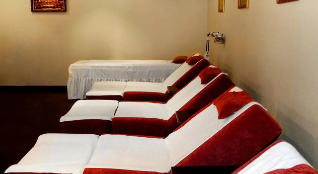 Four Points by Sheraton Lhasa, Boek Hotel Hotels in Lhasa met parkeren, in de buurt van Ramoche Temple, Parkeren