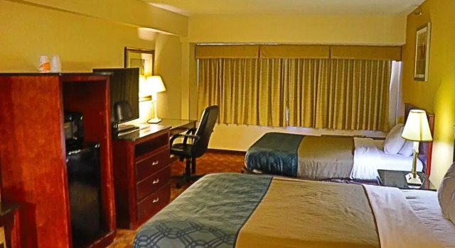 Четырёхместный номер Standard Rodeway Inn