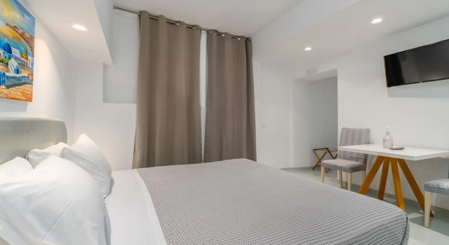 Номер Standard Central Fira Suites